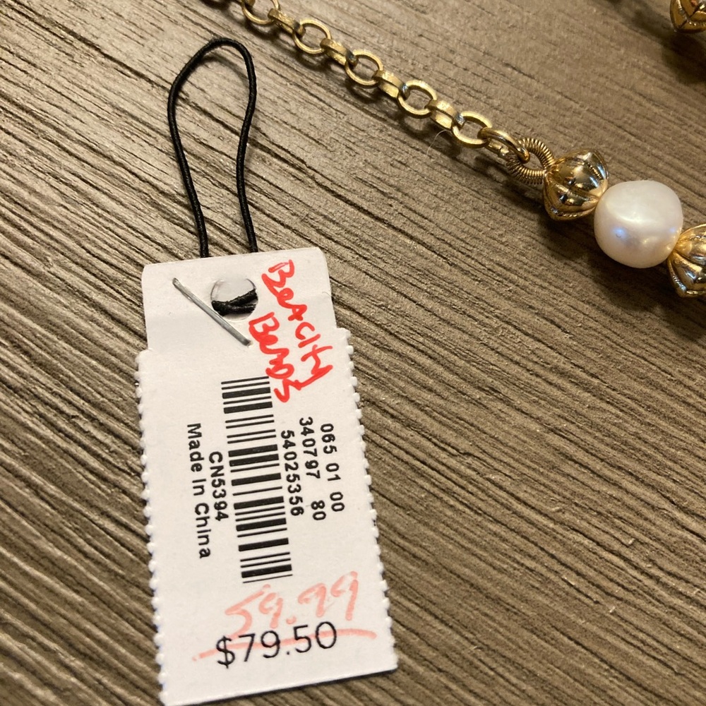 Talbots “beachy beads” Gold and White Seashell Pendant Necklace with Beads - Picture 8 of 9